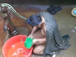 谦虚的女仆受到严厉的惩罚。 老阿姨色情视 ...