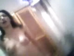 玩具喜悦与技术问题可以帮助接吻凯西 巨大 ...